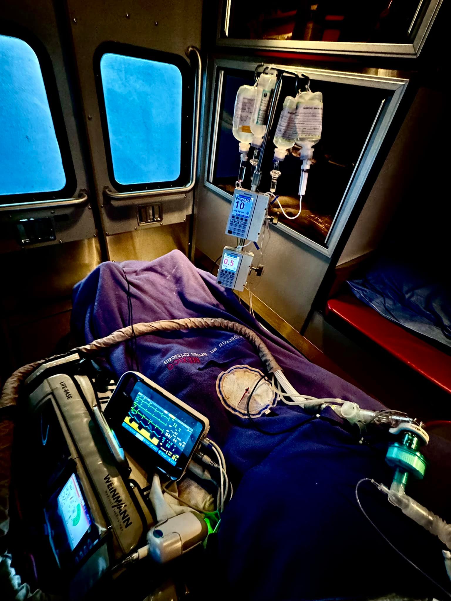 Equipo de transporte y atención médica